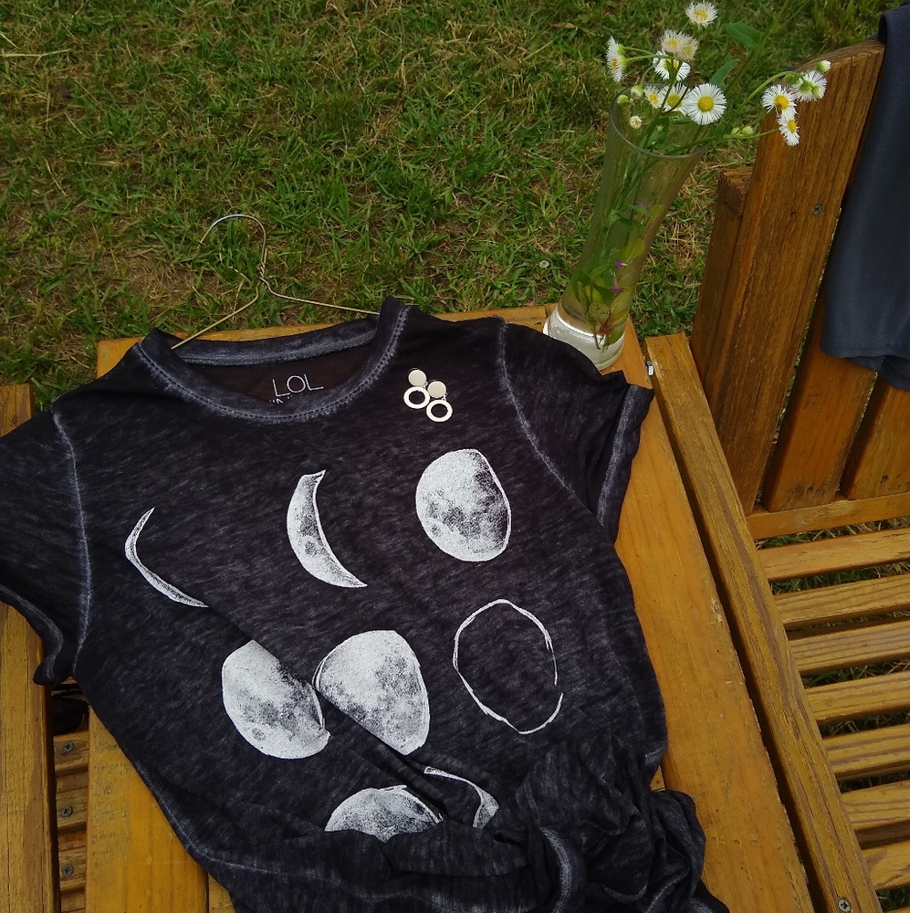 Vintage moon phase tshirt xs. Soft black  sheer.